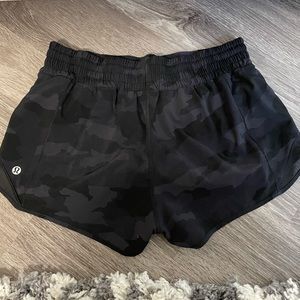 Lululemon Hotty hot black cameo shorts
